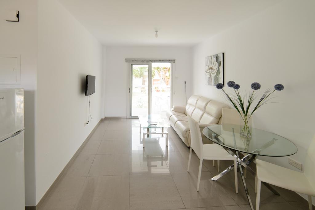 Katalimata Court Apartment ไอยานาปา ภายนอก รูปภาพ