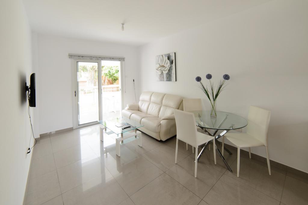 Katalimata Court Apartment ไอยานาปา ภายนอก รูปภาพ